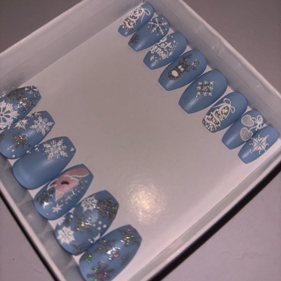 NOVA NAILS | “LET IT SNOW” Short Coffin - Picture 2 of 2